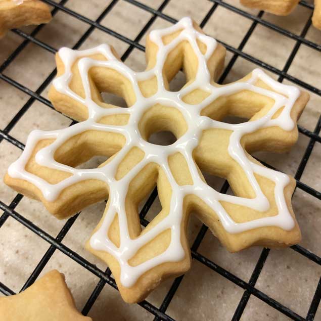 Easy Vanilla Glaze for Piping