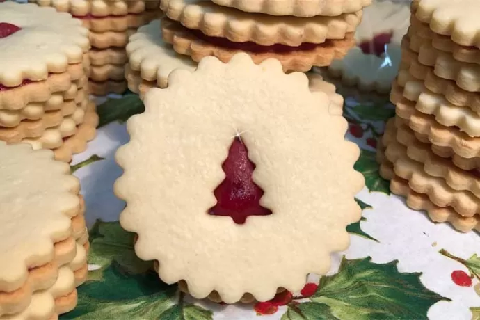 Raspberry-filled Sandwich Cookies